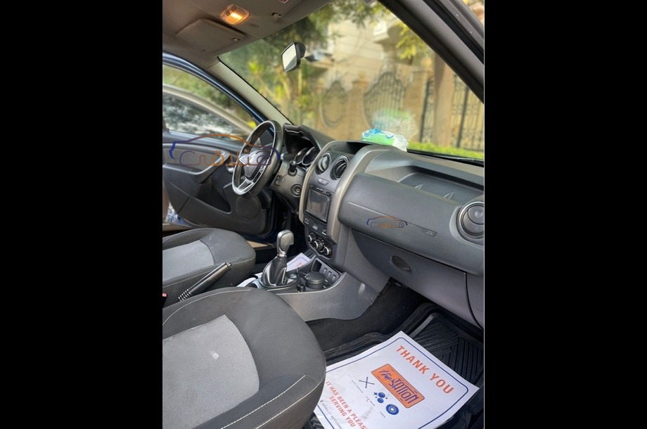 Duster Renault أزرق