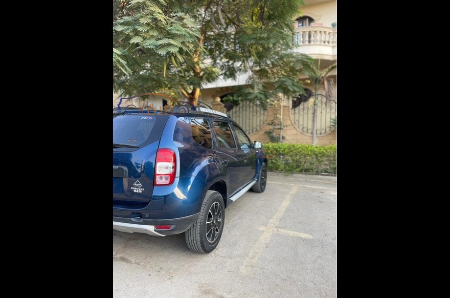 Duster Renault أزرق