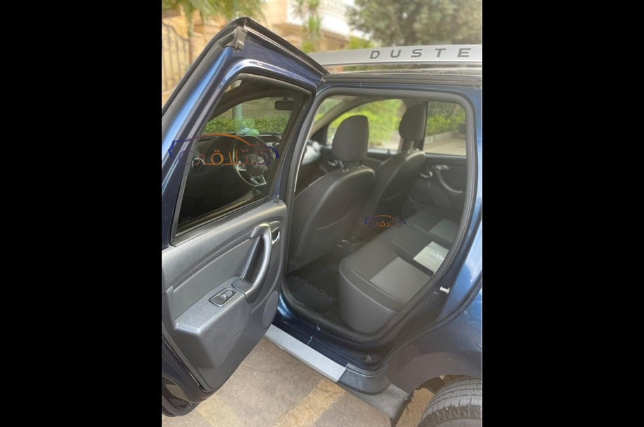 Duster Renault أزرق