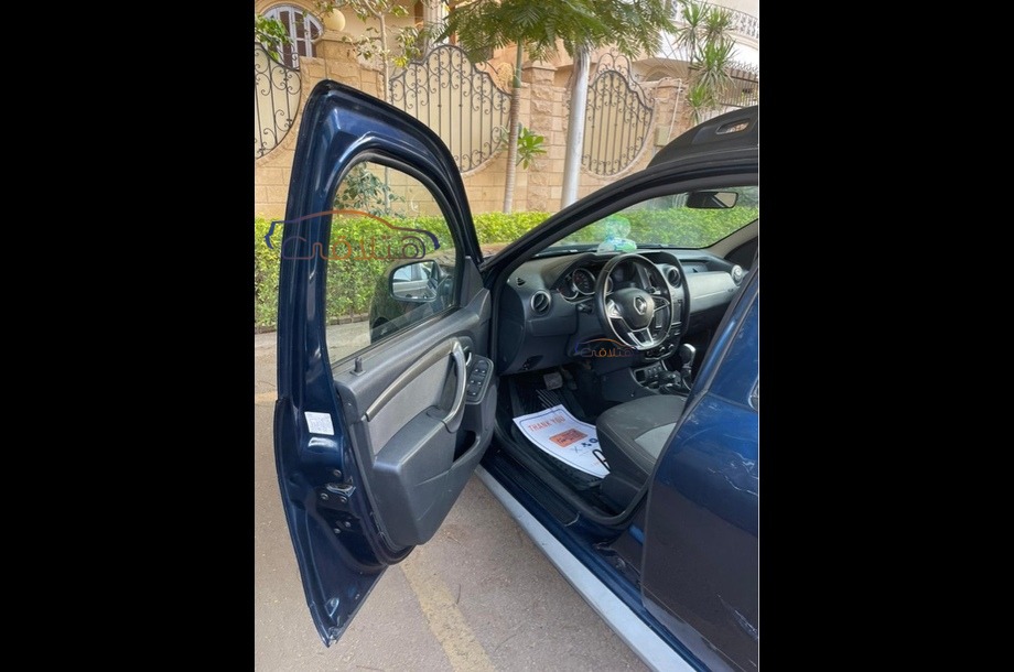Duster Renault أزرق
