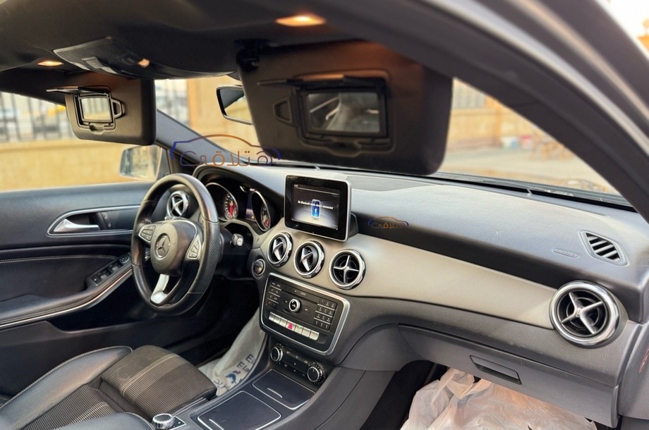 GLA 200 Mercedes رمادي