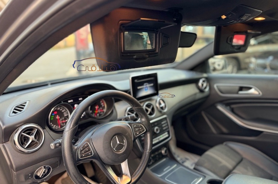 GLA 200 Mercedes رمادي