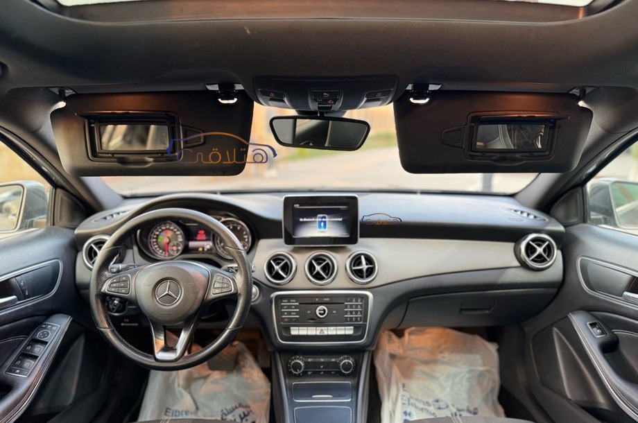 GLA 200 Mercedes رمادي