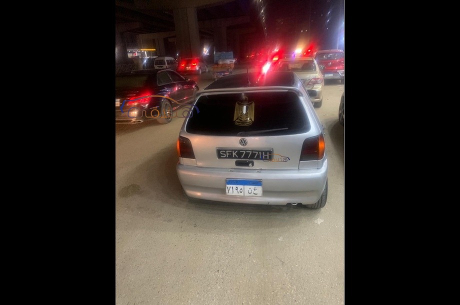 Polo Volkswagen فضي