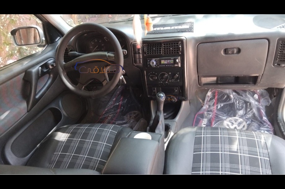 Polo Volkswagen فضي