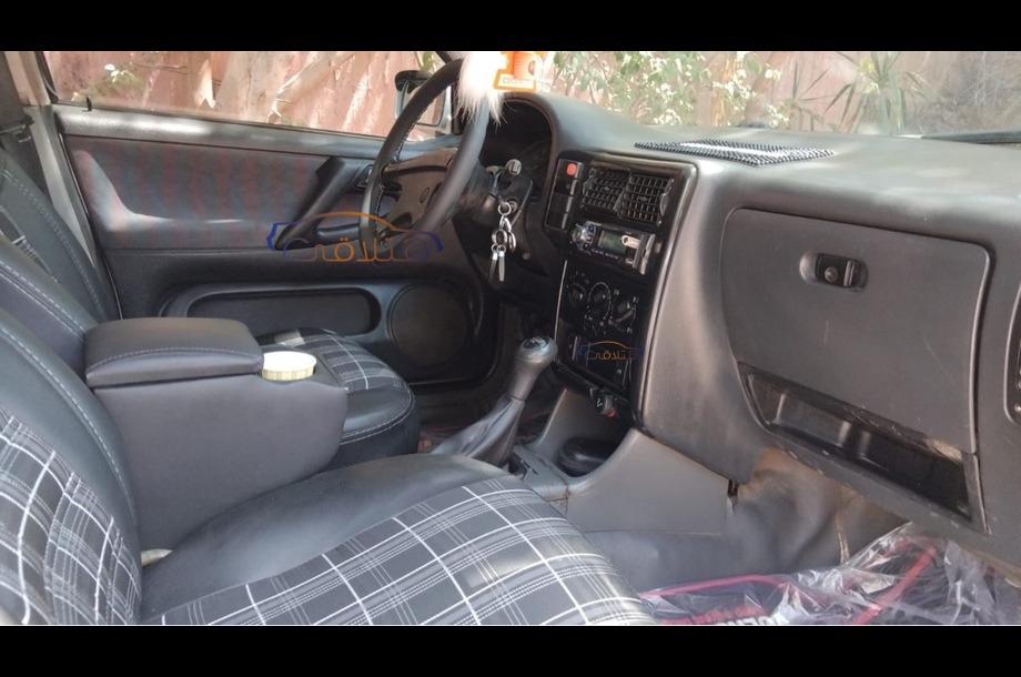 Polo Volkswagen فضي