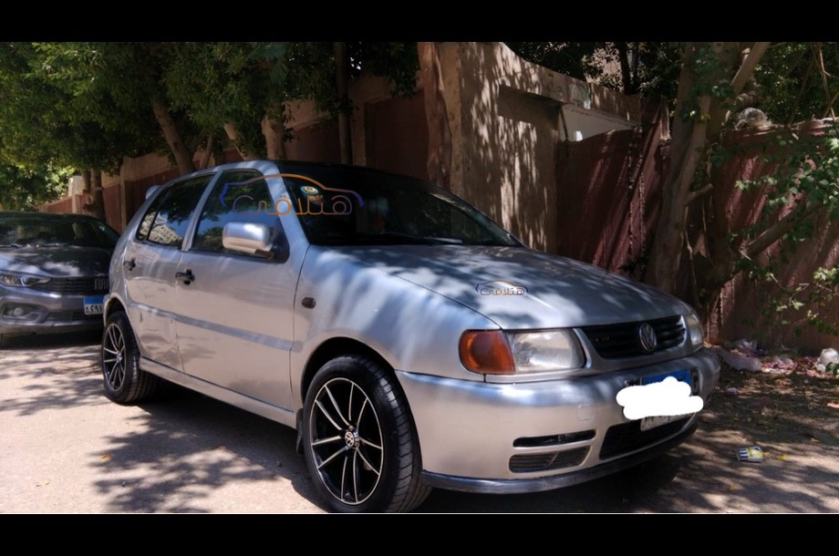Polo Volkswagen فضي