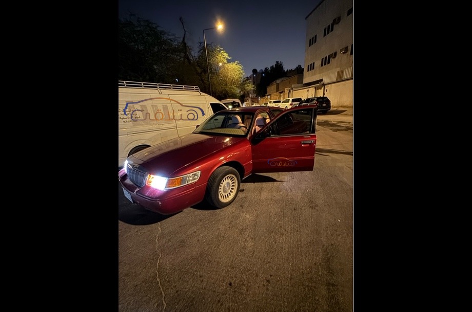 Grand marquis Ford Red