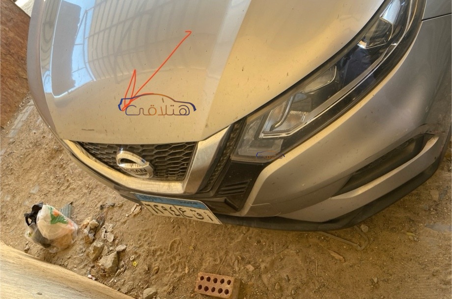 Qashqai Nissan فضي