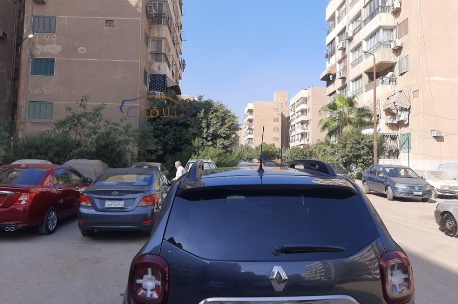 Duster Renault رمادي