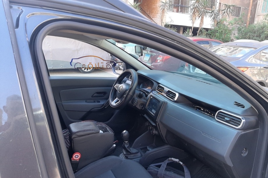 Duster Renault رمادي