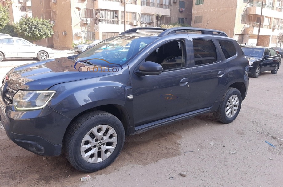 Duster Renault رمادي