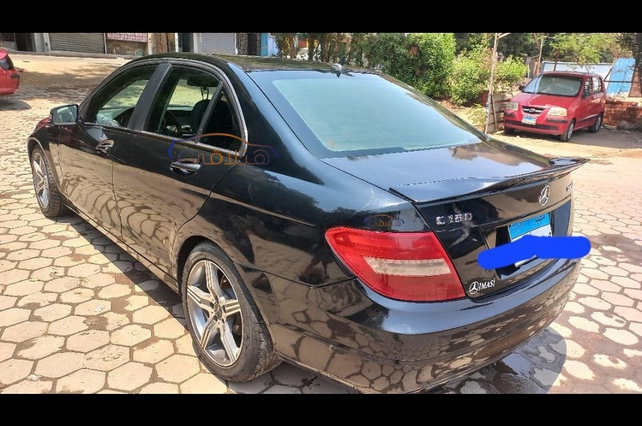 C 180 Mercedes أسود