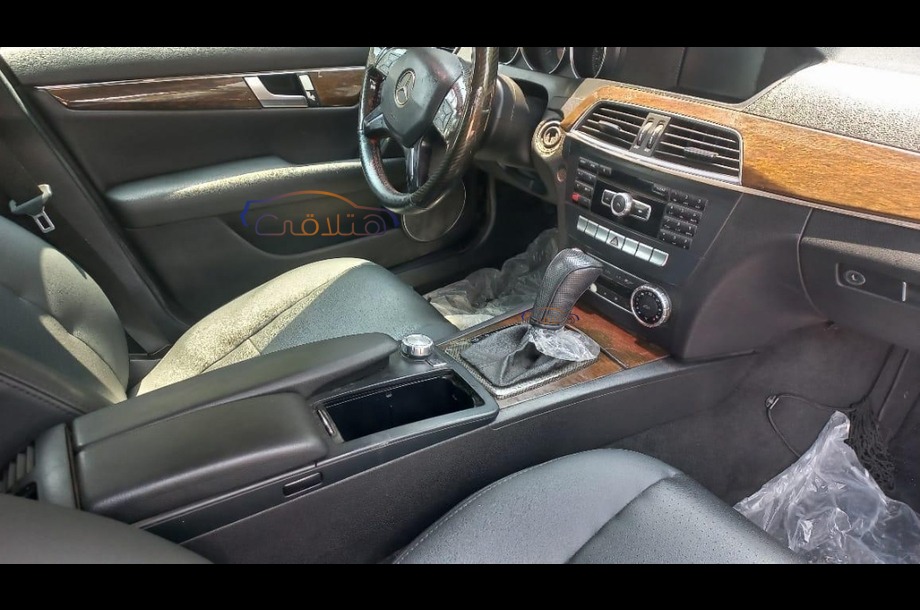 C 180 Mercedes أسود