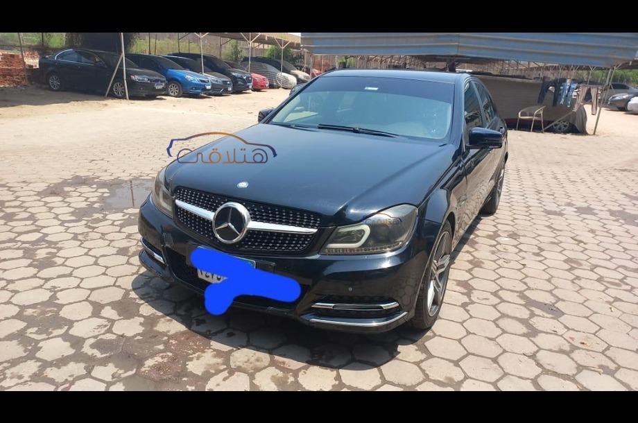 C 180 Mercedes أسود