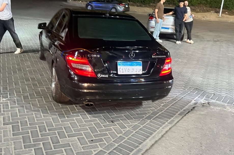 C 180 Mercedes أسود