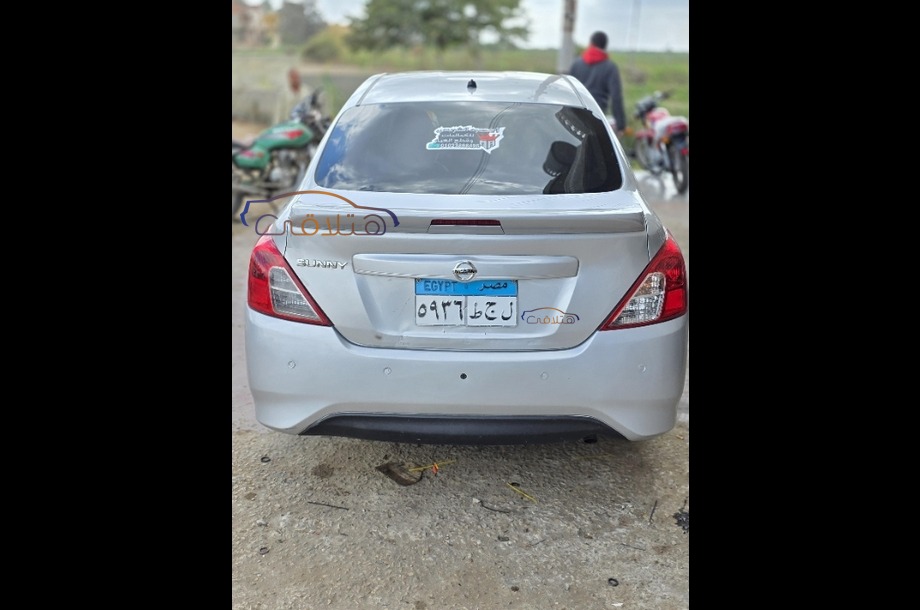 Sunny Nissan فضي