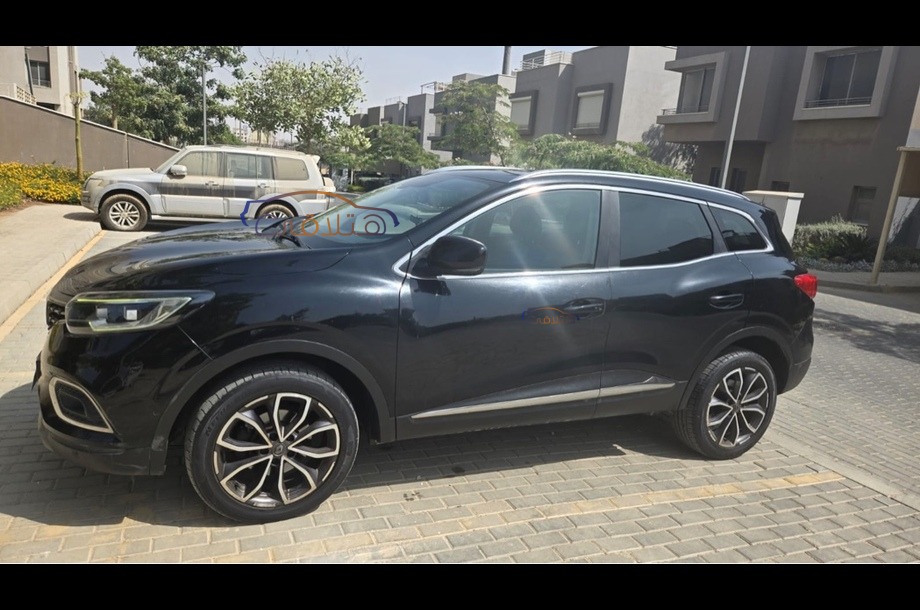 Kadjar Renault أسود