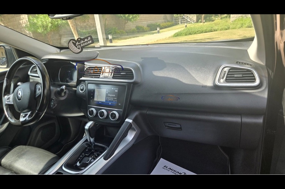 Kadjar Renault أسود