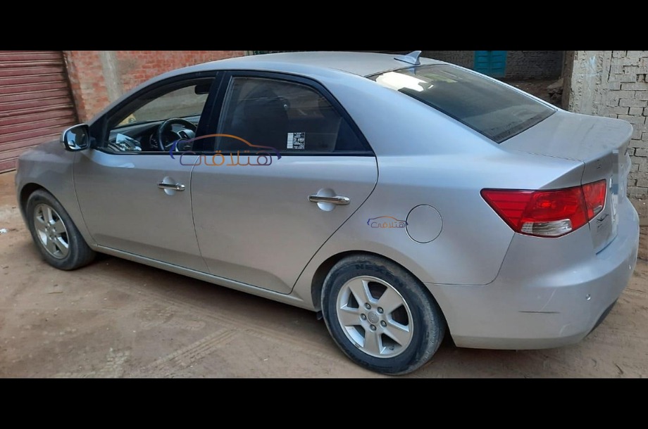 Forte Kia فضي