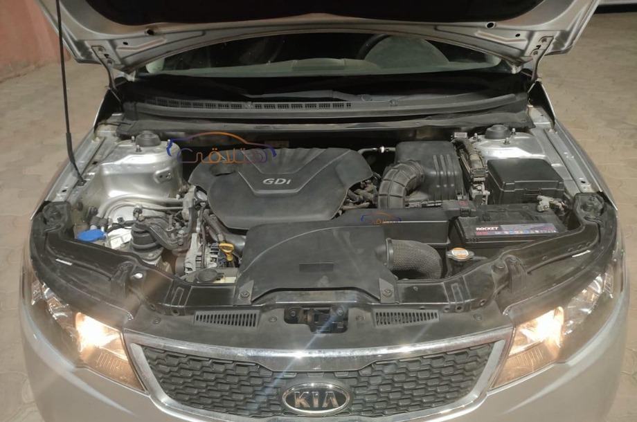 Forte Kia فضي