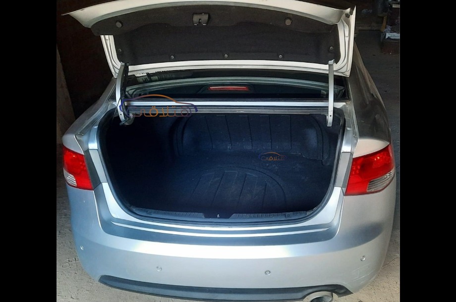 Forte Kia فضي