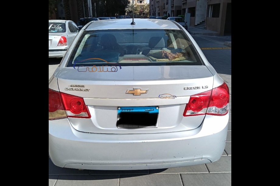 Cruze Chevrolet فضي