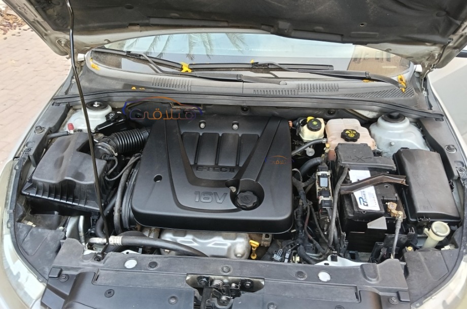 Cruze Chevrolet فضي