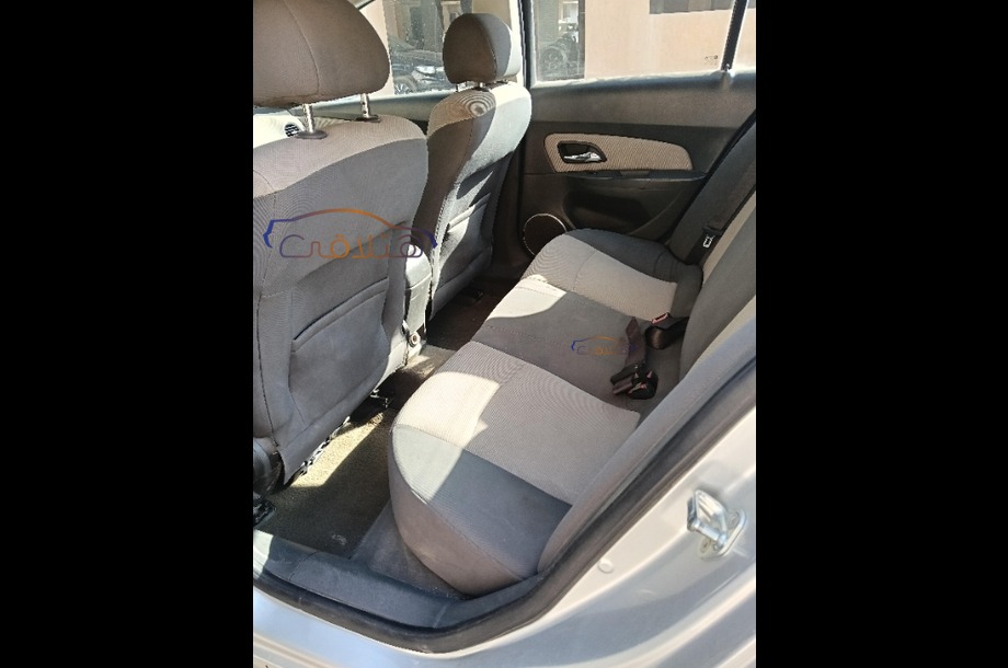 Cruze Chevrolet فضي