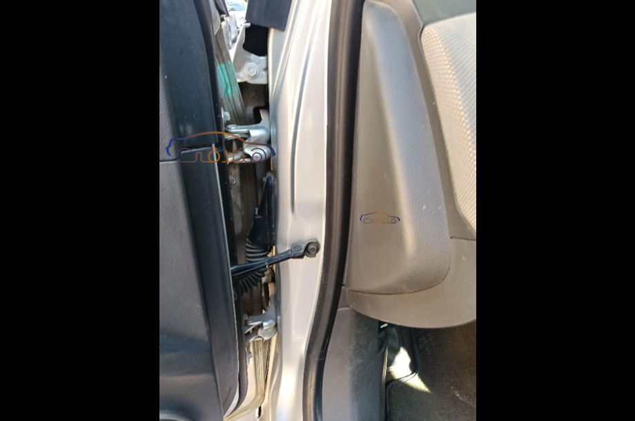 Cruze Chevrolet فضي