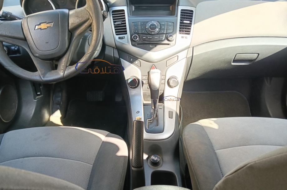 Cruze Chevrolet فضي