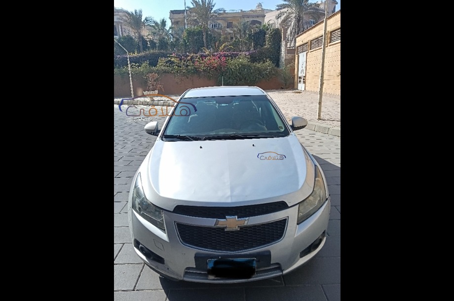 Cruze Chevrolet فضي