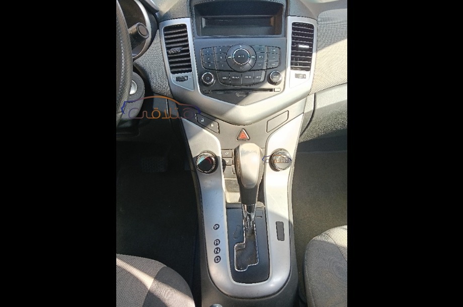 Cruze Chevrolet فضي