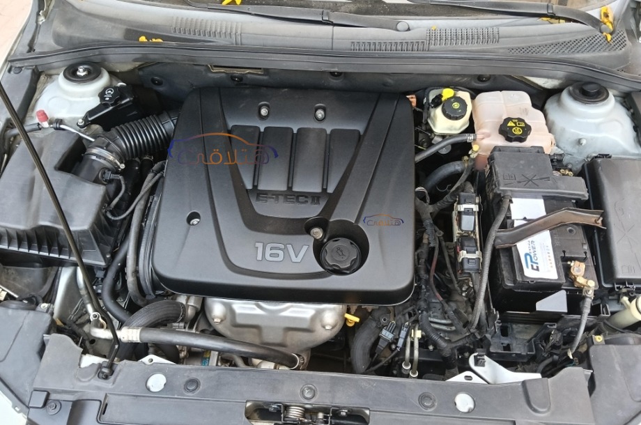 Cruze Chevrolet فضي