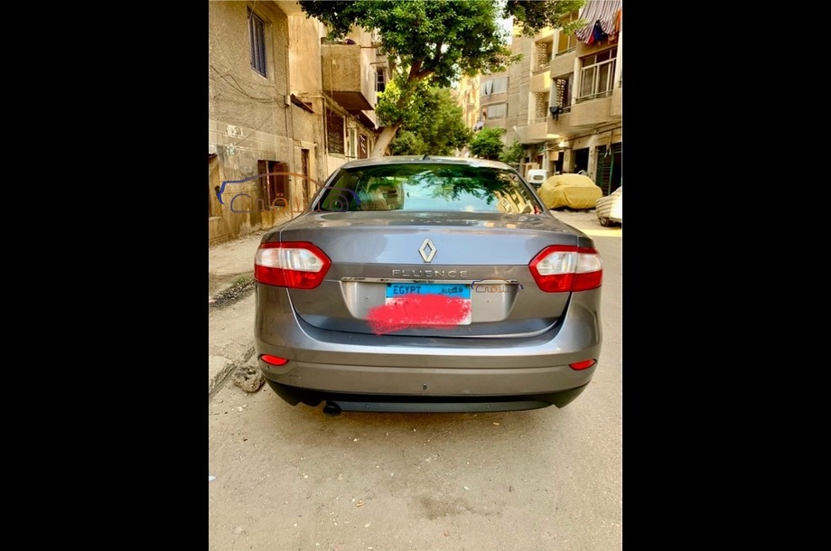 Fluence Renault فضي