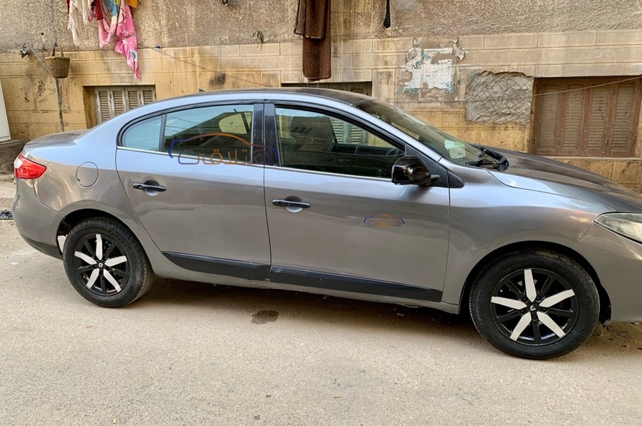 Fluence Renault فضي