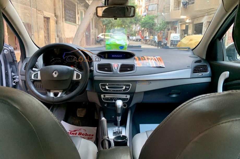 Fluence Renault فضي