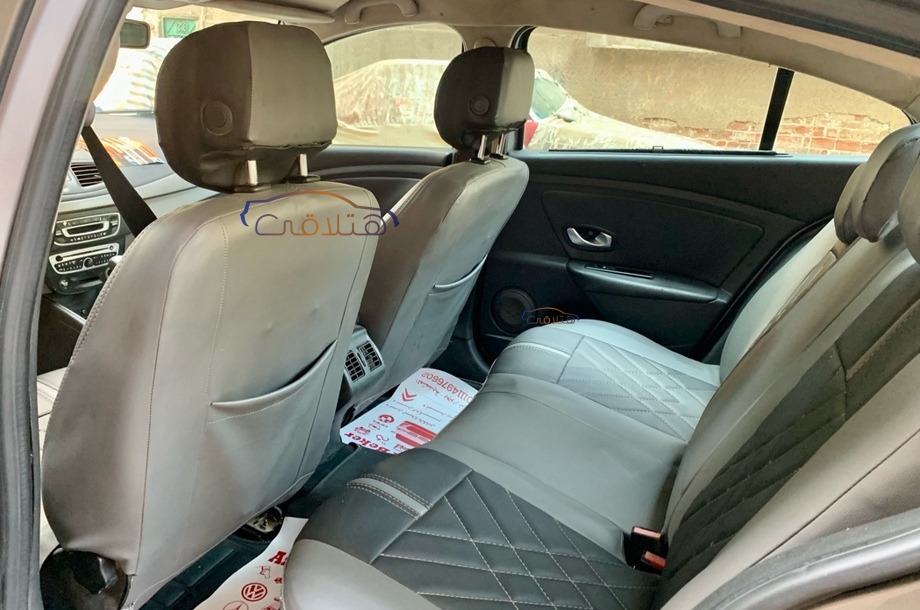 Fluence Renault فضي