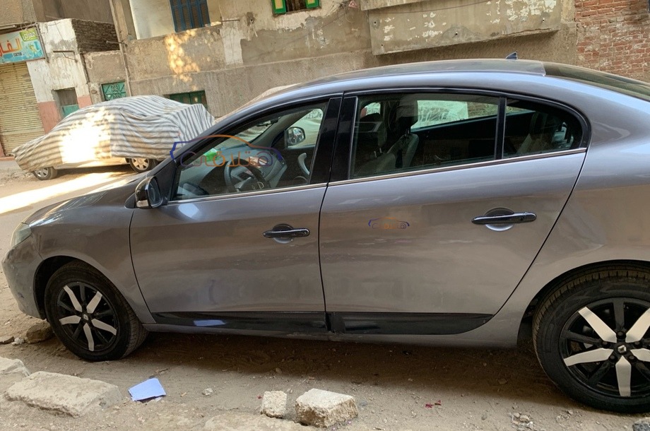 Fluence Renault فضي