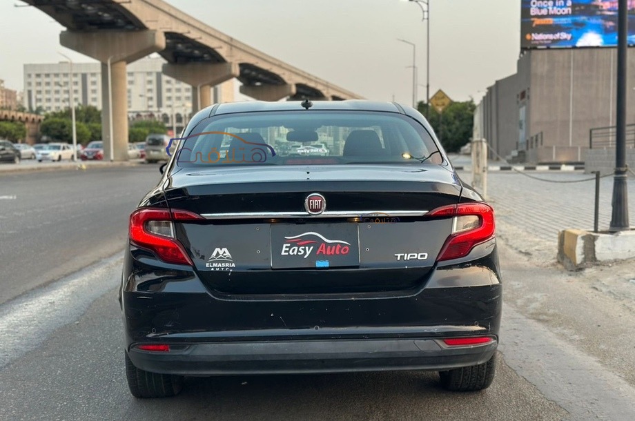 Tipo Fiat أسود