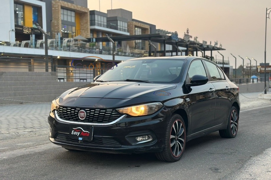 Tipo Fiat أسود