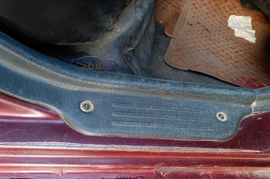 Accent Hyundai احمر غامق