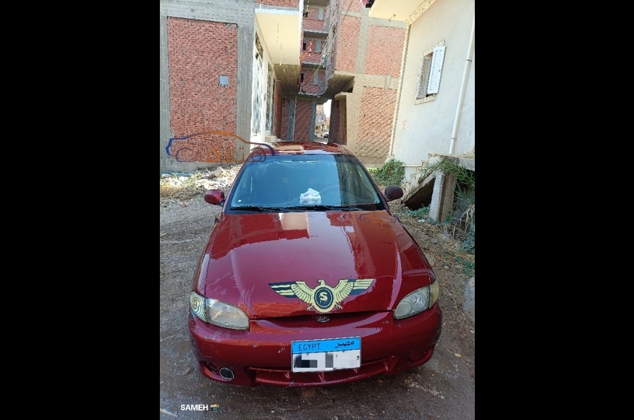 Accent Hyundai احمر غامق