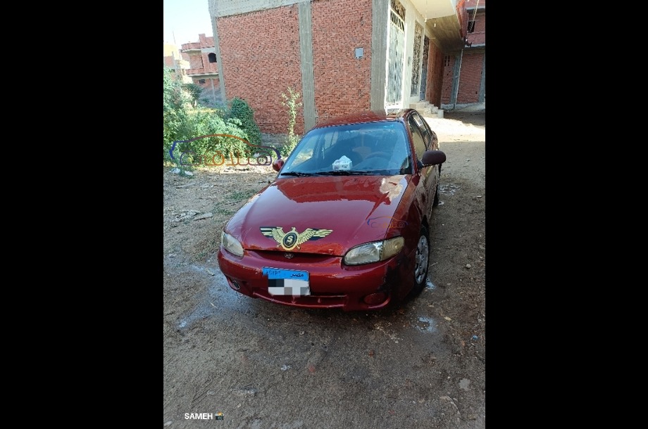 Accent Hyundai احمر غامق