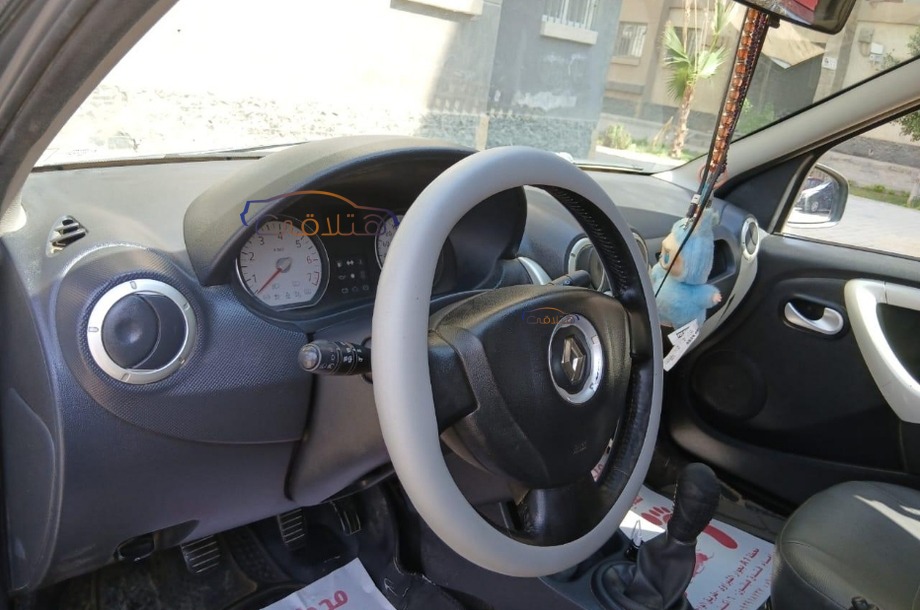 Logan Renault رمادي