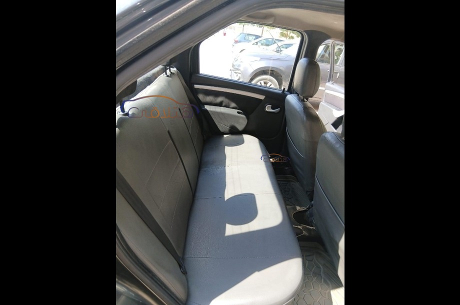 Logan Renault رمادي