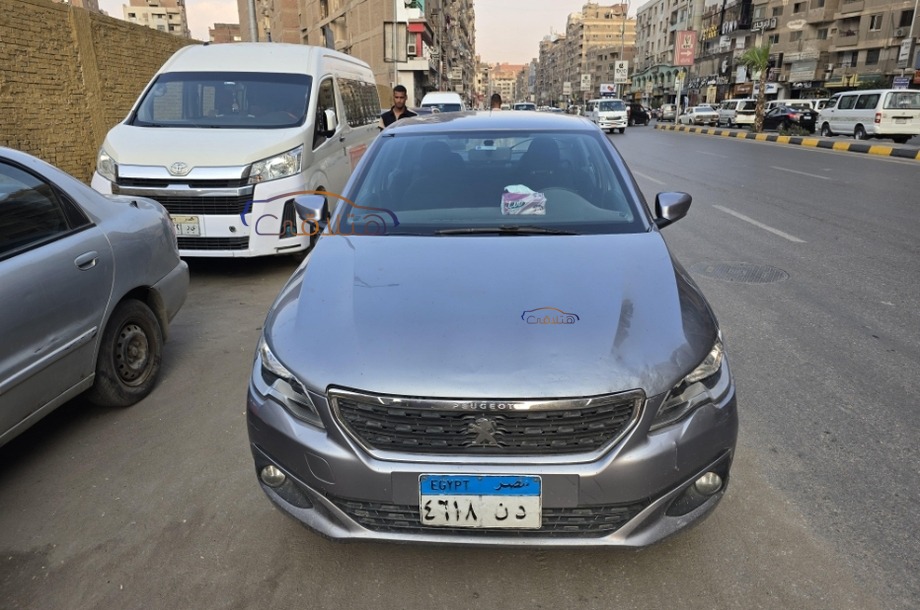 301 Peugeot فضي