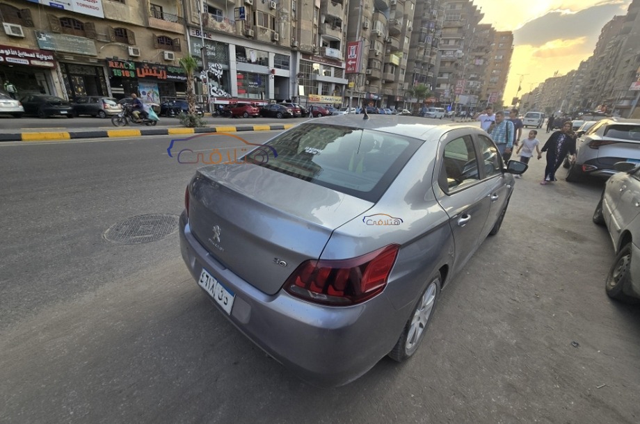 301 Peugeot فضي