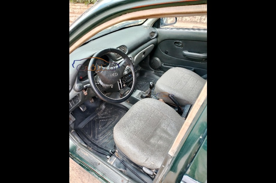 Accent Hyundai Dark green