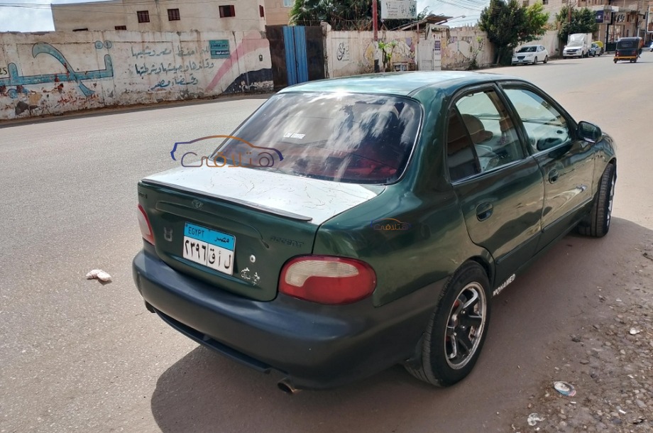 Accent Hyundai Dark green